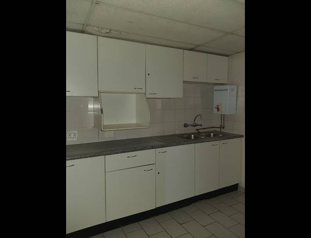 2,431M² OFFICE TO LET IN HALFWAY HOUSE